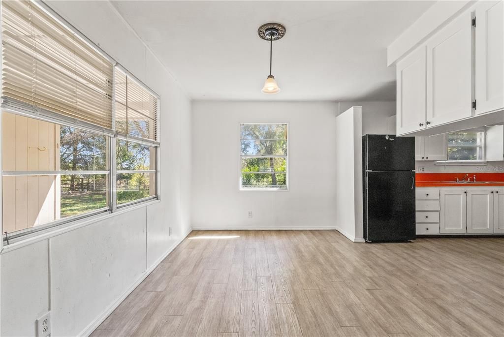 En Venta: $285,000 (3 camas, 2 baños, 1440 Pies cuadrados)