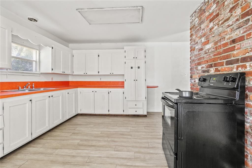 En Venta: $285,000 (3 camas, 2 baños, 1440 Pies cuadrados)