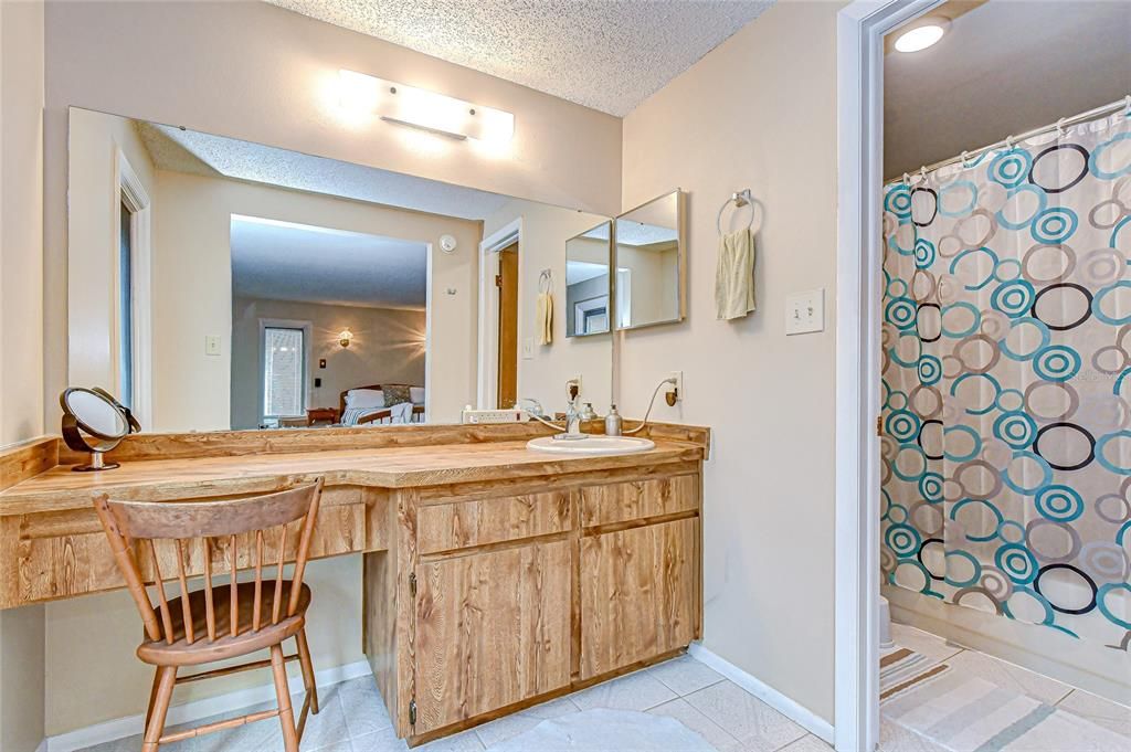 For Sale: $425,000 (4 beds, 2 baths, 2556 Square Feet)