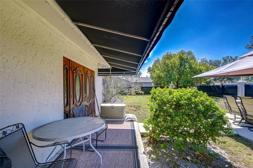 For Sale: $425,000 (4 beds, 2 baths, 2556 Square Feet)