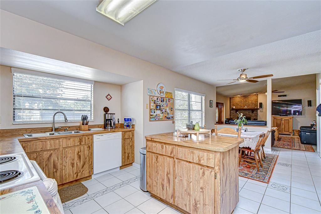 For Sale: $425,000 (4 beds, 2 baths, 2556 Square Feet)