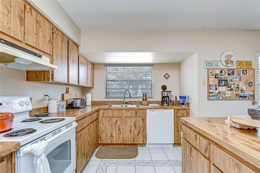 For Sale: $425,000 (4 beds, 2 baths, 2556 Square Feet)