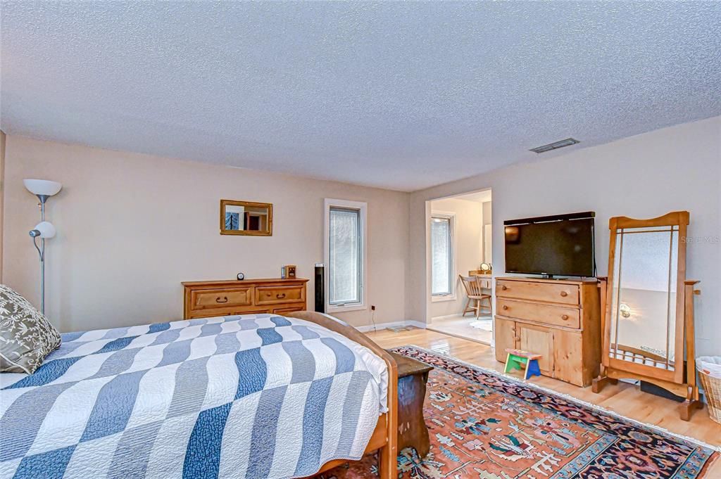 For Sale: $425,000 (4 beds, 2 baths, 2556 Square Feet)