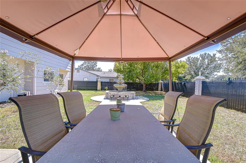 For Sale: $425,000 (4 beds, 2 baths, 2556 Square Feet)