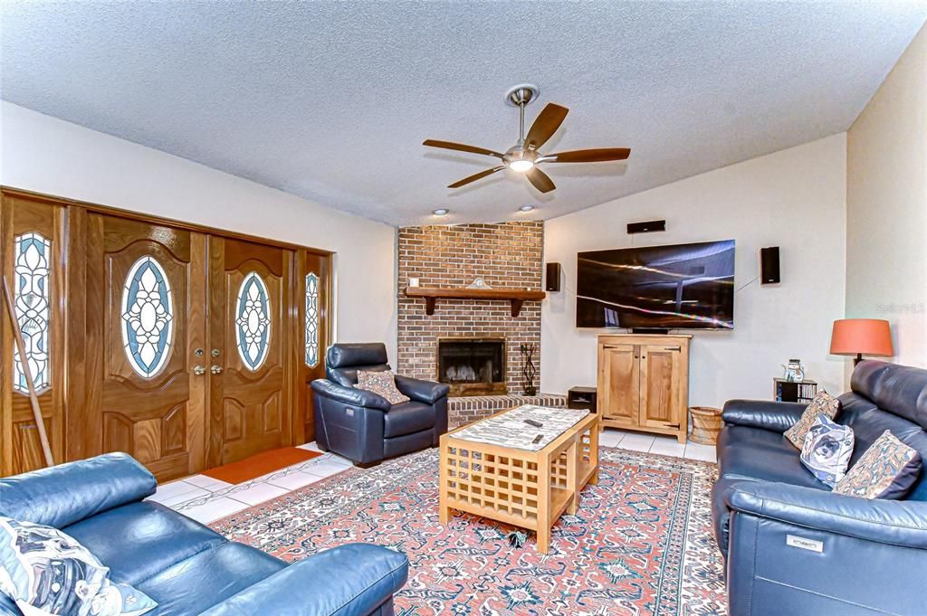 For Sale: $425,000 (4 beds, 2 baths, 2556 Square Feet)