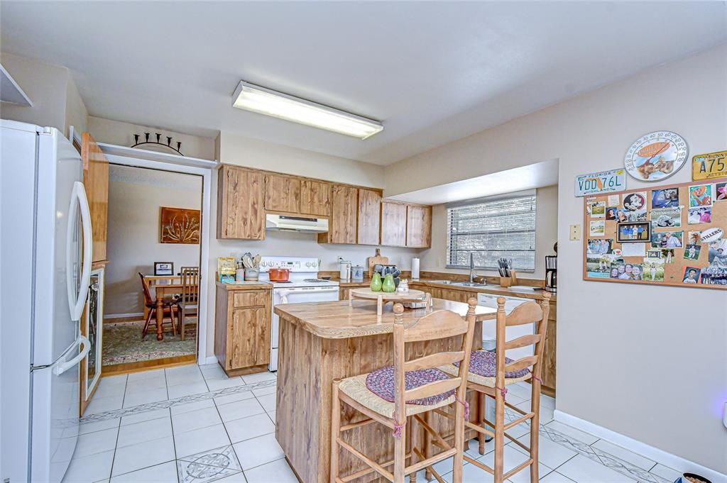 For Sale: $425,000 (4 beds, 2 baths, 2556 Square Feet)