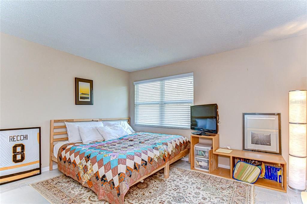 For Sale: $425,000 (4 beds, 2 baths, 2556 Square Feet)