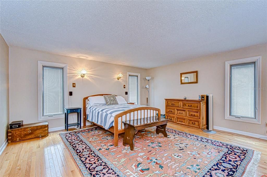 For Sale: $425,000 (4 beds, 2 baths, 2556 Square Feet)