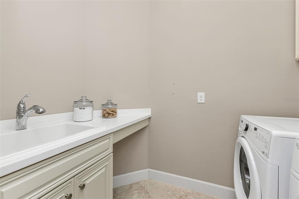 For Sale: $499,900 (3 beds, 2 baths, 1900 Square Feet)