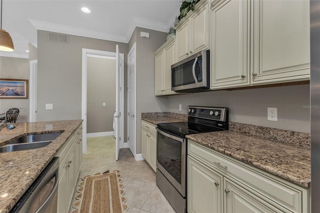 For Sale: $499,900 (3 beds, 2 baths, 1900 Square Feet)