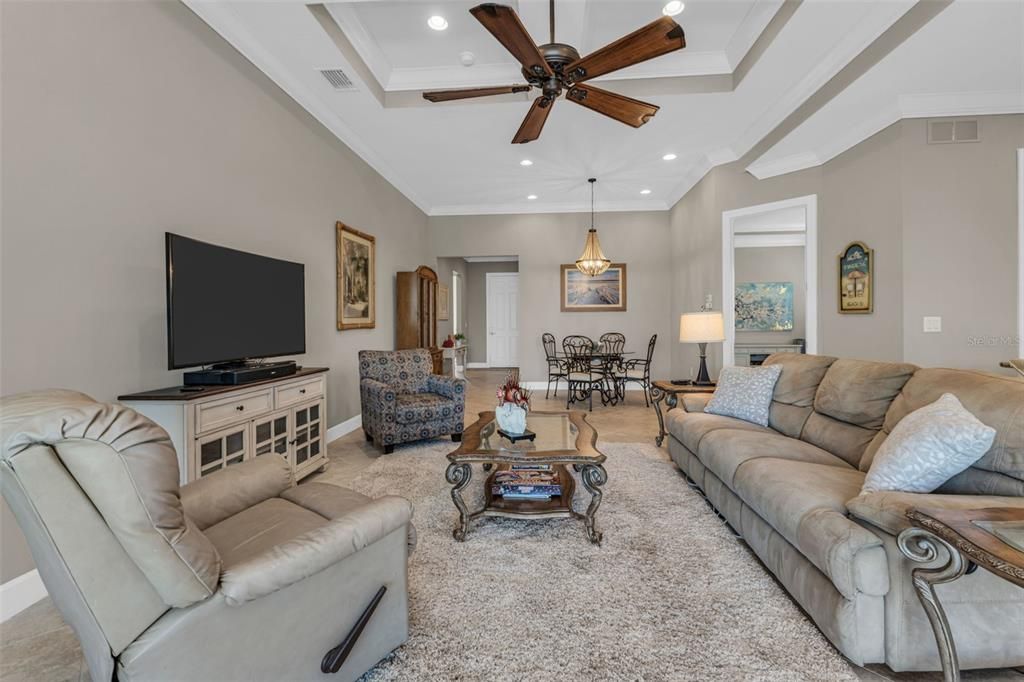 For Sale: $499,900 (3 beds, 2 baths, 1900 Square Feet)