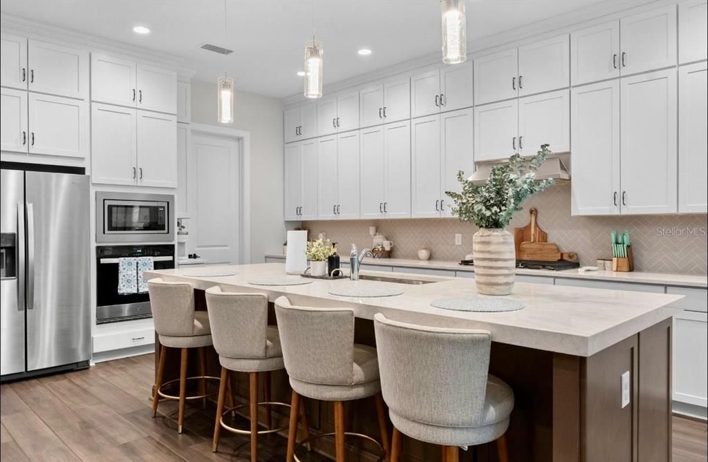 待售: $999,000 (5 贝兹, 3 浴室, 3960 平方英尺)