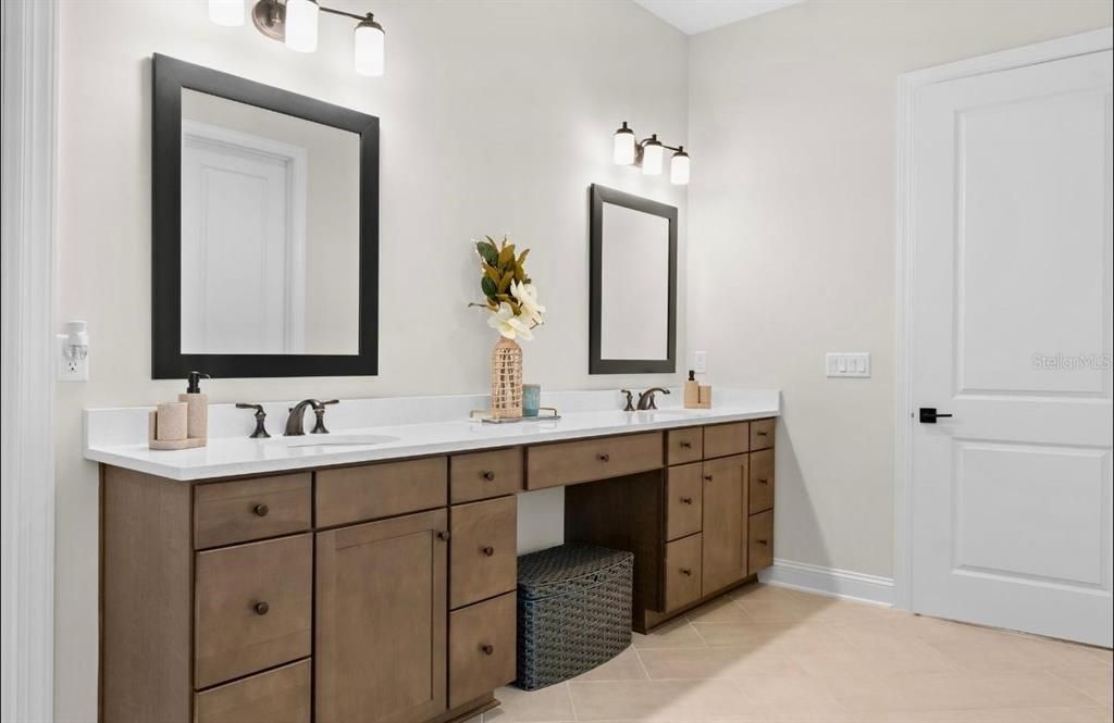 待售: $999,000 (5 贝兹, 3 浴室, 3960 平方英尺)