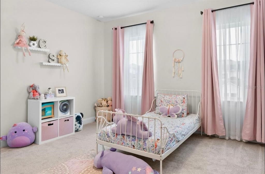 待售: $999,000 (5 贝兹, 3 浴室, 3960 平方英尺)