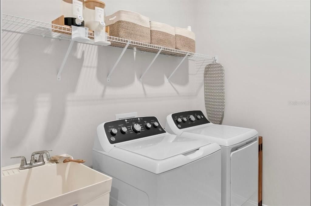 待售: $999,000 (5 贝兹, 3 浴室, 3960 平方英尺)