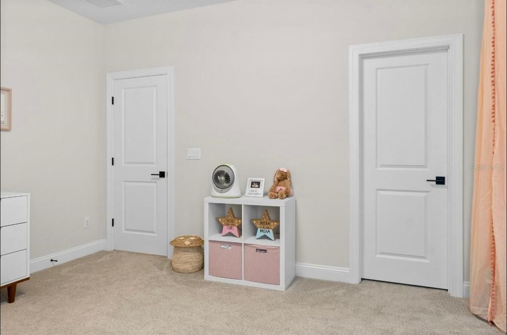 待售: $999,000 (5 贝兹, 3 浴室, 3960 平方英尺)