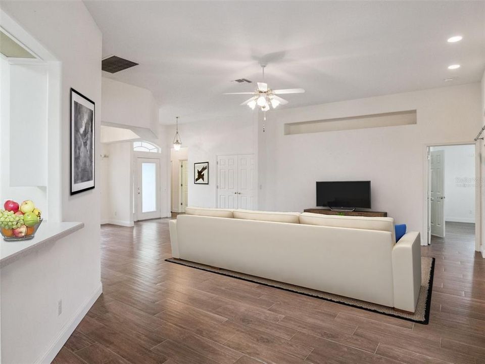 На продажу: $325,000 (3 спален, 2 ванн, 2163 Квадратных фут)