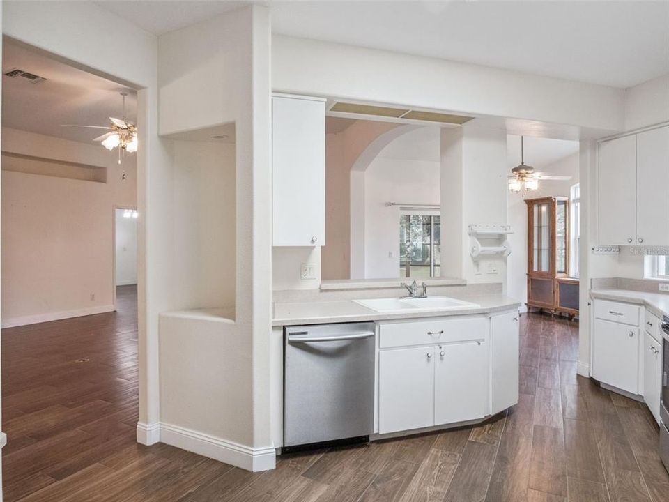 На продажу: $325,000 (3 спален, 2 ванн, 2163 Квадратных фут)