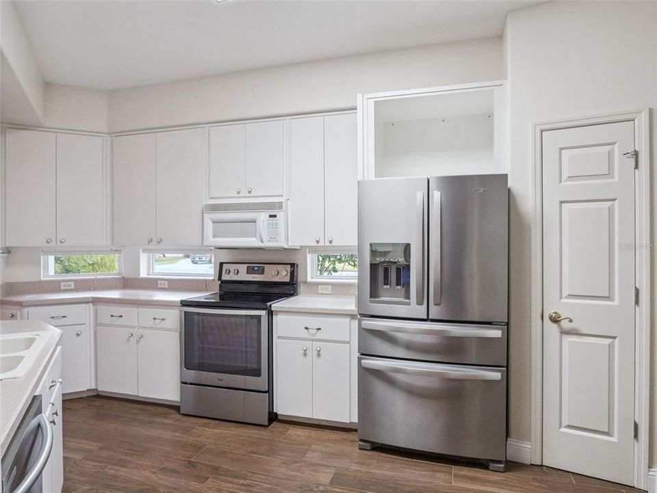 На продажу: $325,000 (3 спален, 2 ванн, 2163 Квадратных фут)