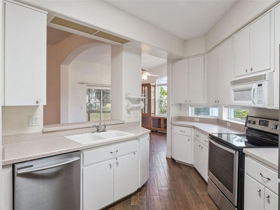 На продажу: $325,000 (3 спален, 2 ванн, 2163 Квадратных фут)