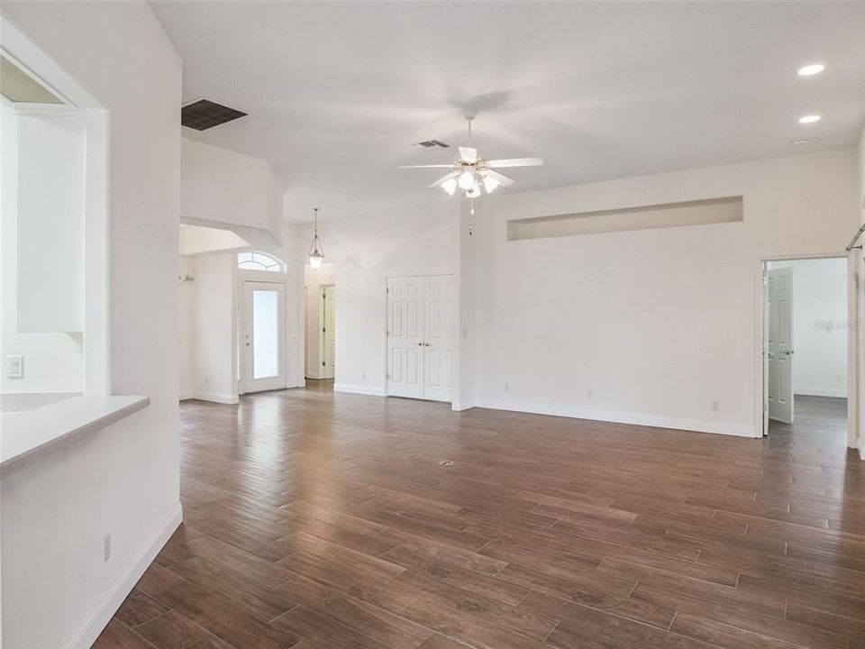 На продажу: $325,000 (3 спален, 2 ванн, 2163 Квадратных фут)