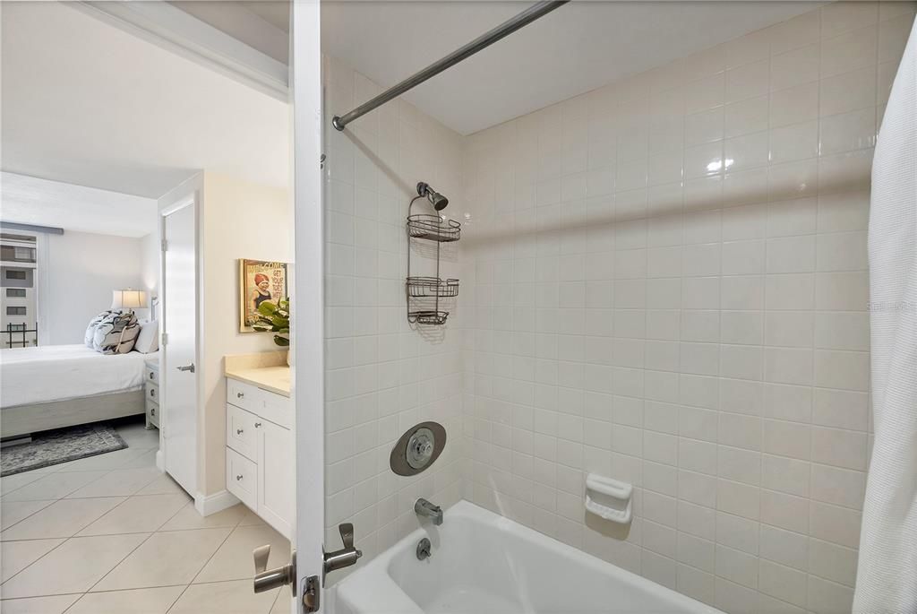 For Sale: $875,000 (2 beds, 2 baths, 1421 Square Feet)