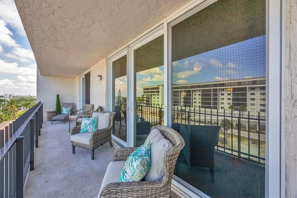 For Sale: $875,000 (2 beds, 2 baths, 1421 Square Feet)