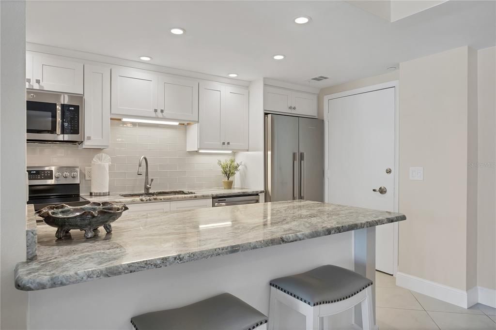 For Sale: $875,000 (2 beds, 2 baths, 1421 Square Feet)