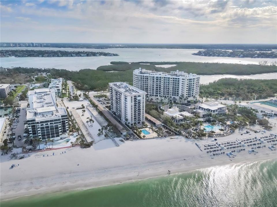 For Sale: $875,000 (2 beds, 2 baths, 1421 Square Feet)