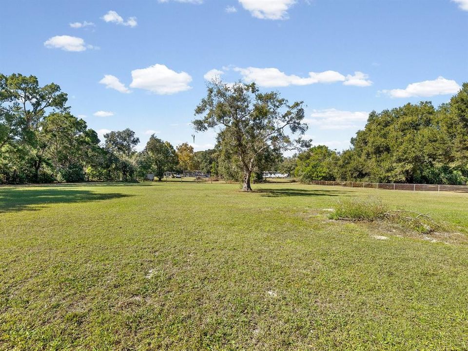 Под контрактом: $235,000 (2 спален, 2 ванн, 924 Квадратных фут)