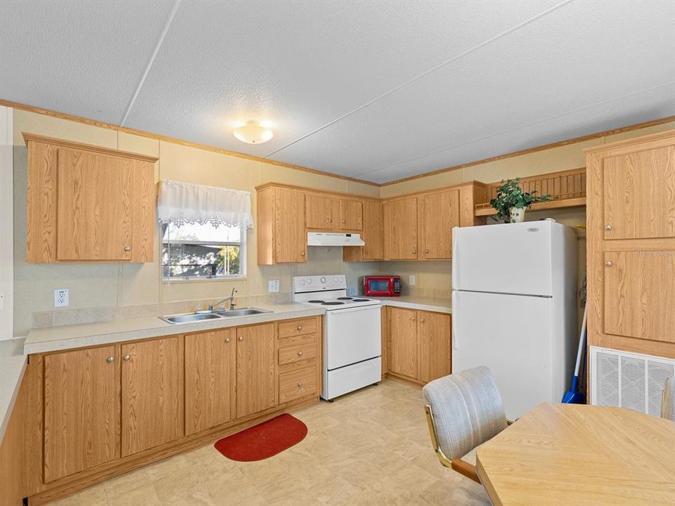 Под контрактом: $235,000 (2 спален, 2 ванн, 924 Квадратных фут)