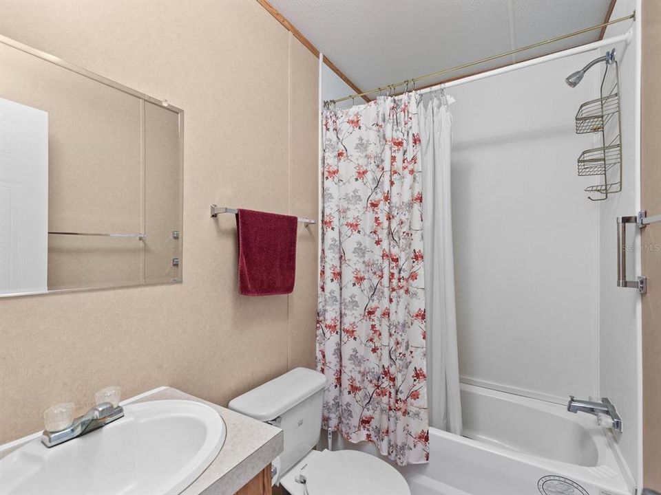 Под контрактом: $235,000 (2 спален, 2 ванн, 924 Квадратных фут)