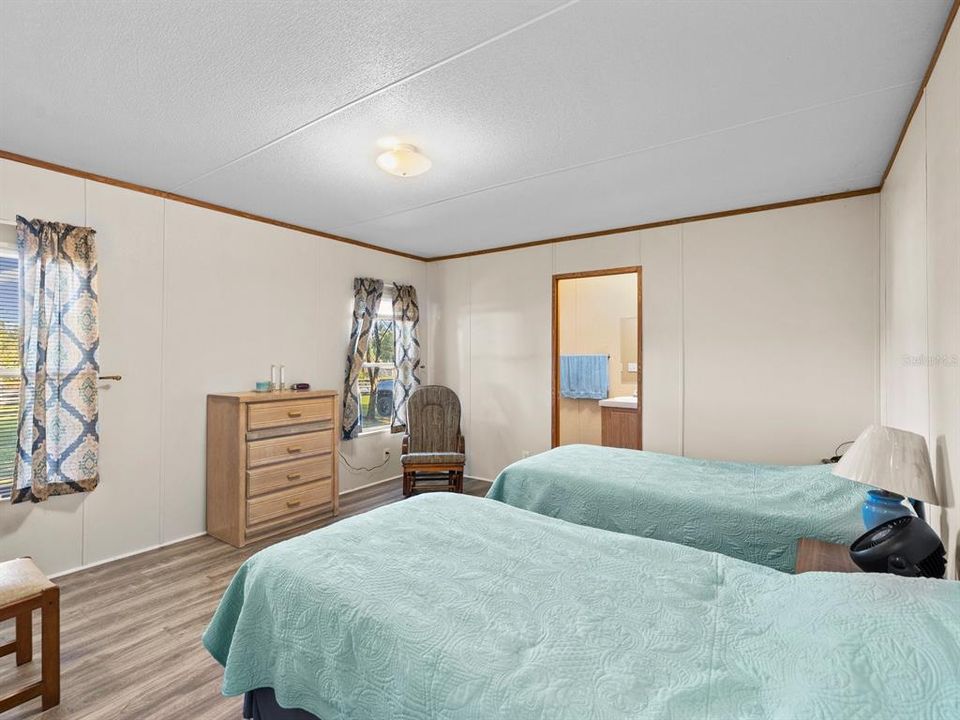 Под контрактом: $235,000 (2 спален, 2 ванн, 924 Квадратных фут)