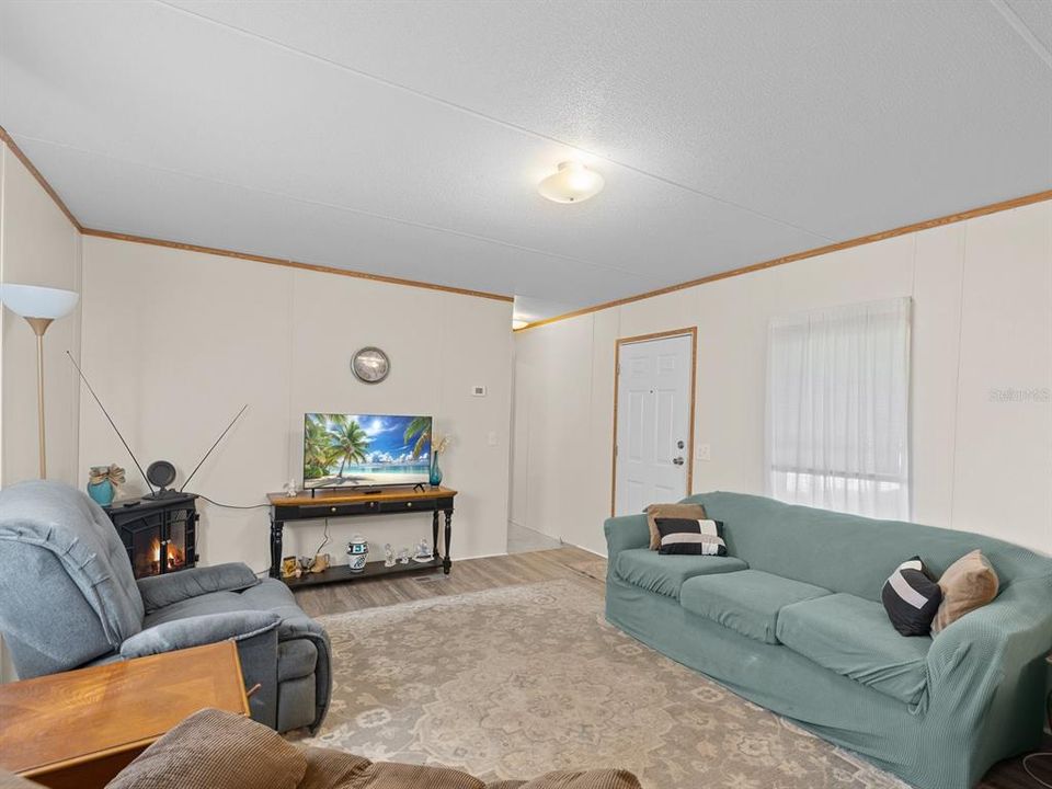 Под контрактом: $235,000 (2 спален, 2 ванн, 924 Квадратных фут)