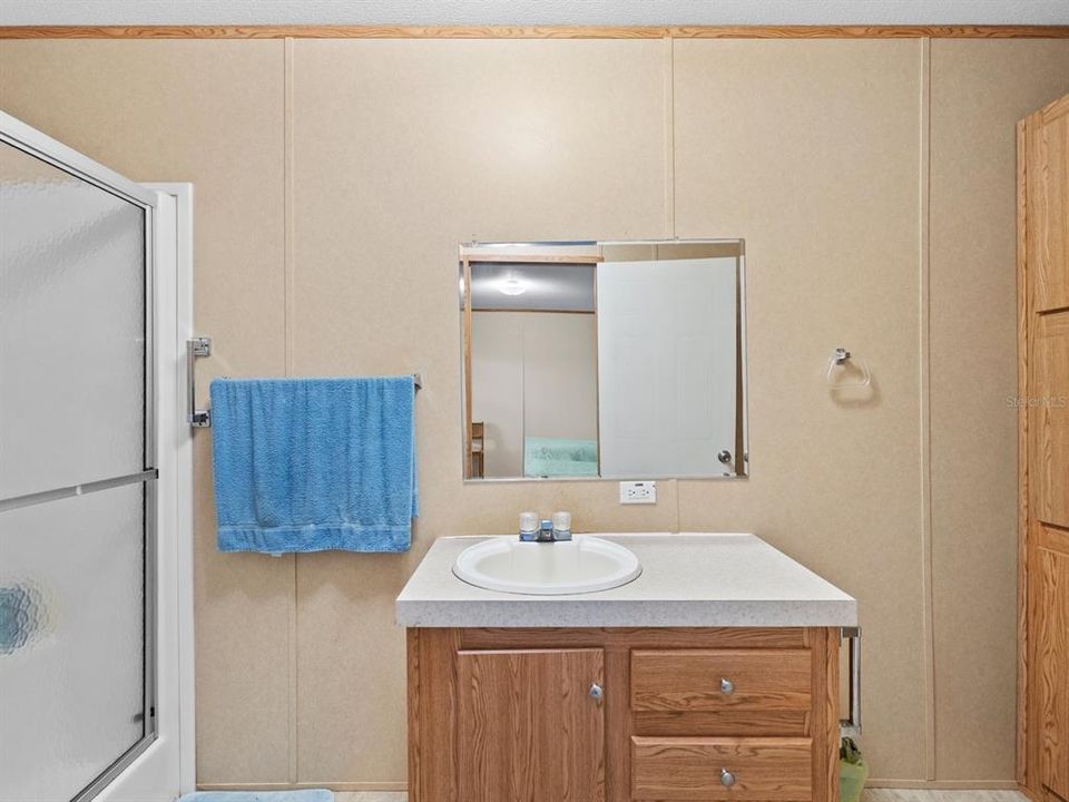 Под контрактом: $235,000 (2 спален, 2 ванн, 924 Квадратных фут)