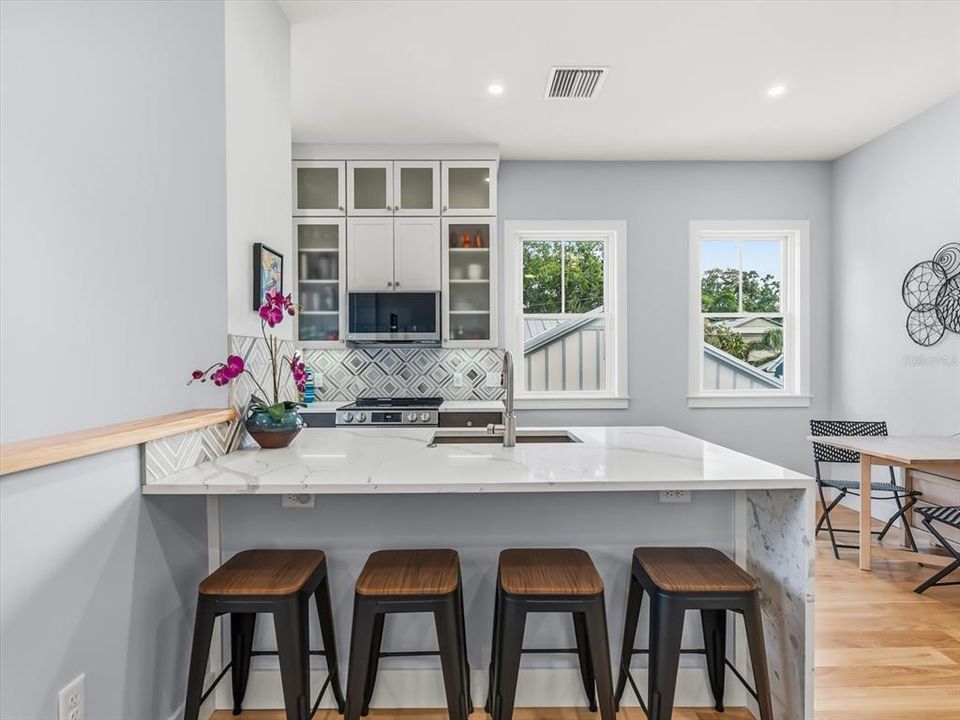 En Venta: $1,199,000 (4 camas, 3 baños, 2271 Pies cuadrados)