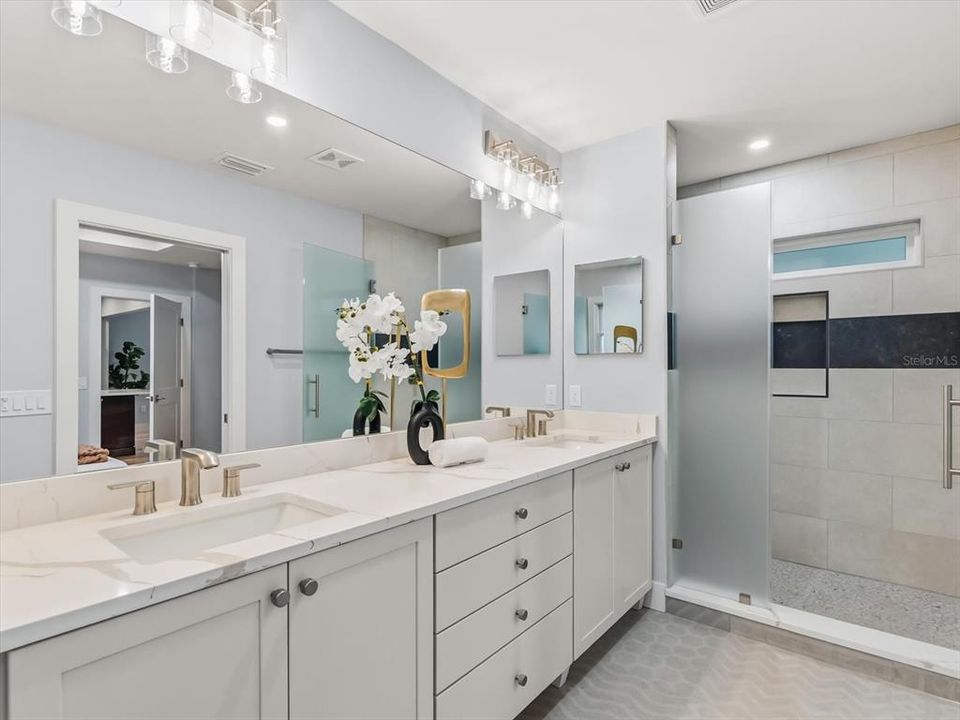 En Venta: $1,199,000 (4 camas, 3 baños, 2271 Pies cuadrados)