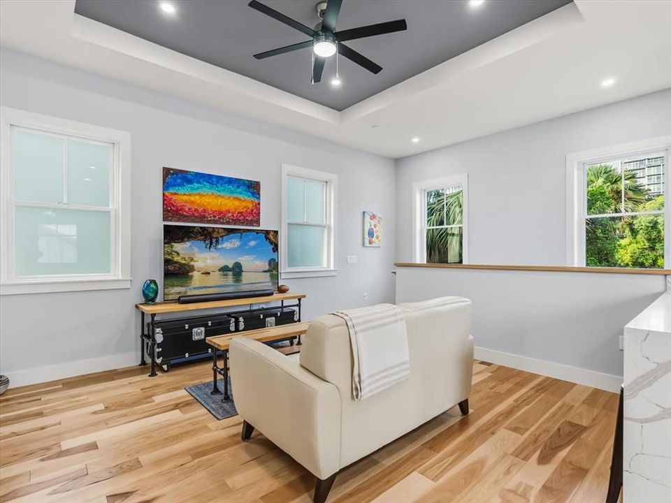 En Venta: $1,199,000 (4 camas, 3 baños, 2271 Pies cuadrados)