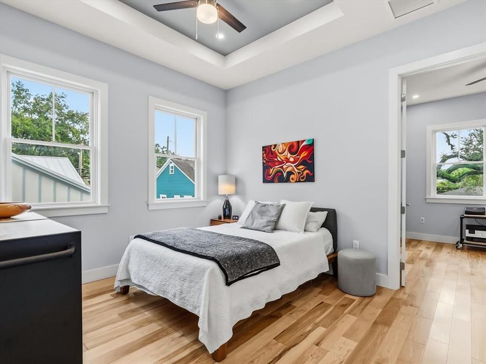 En Venta: $1,199,000 (4 camas, 3 baños, 2271 Pies cuadrados)