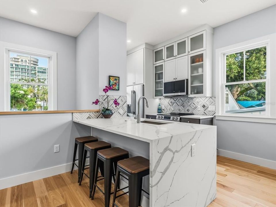 En Venta: $1,199,000 (4 camas, 3 baños, 2271 Pies cuadrados)