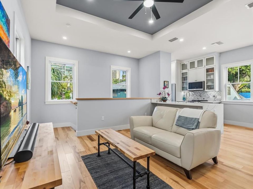 En Venta: $1,199,000 (4 camas, 3 baños, 2271 Pies cuadrados)