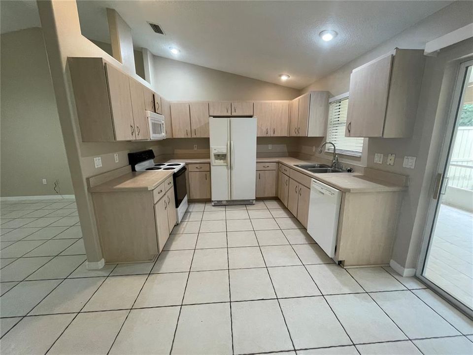 Под контрактом: $409,900 (9 спален, 0 ванн, 2654 Квадратных фут)