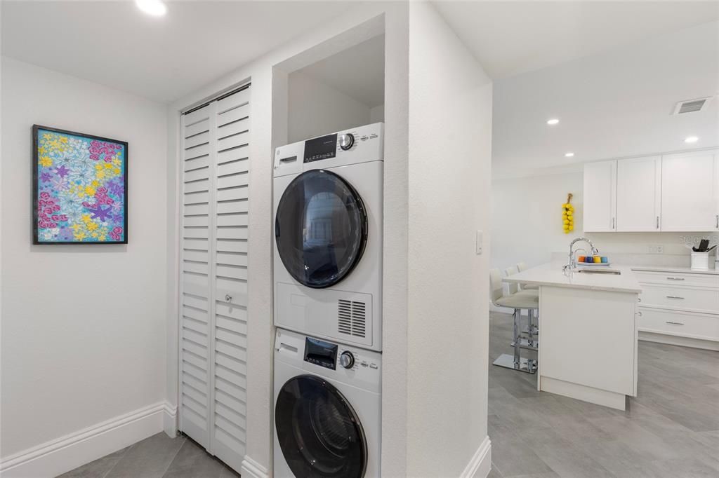 待售: $595,000 (2 贝兹, 2 浴室, 1152 平方英尺)