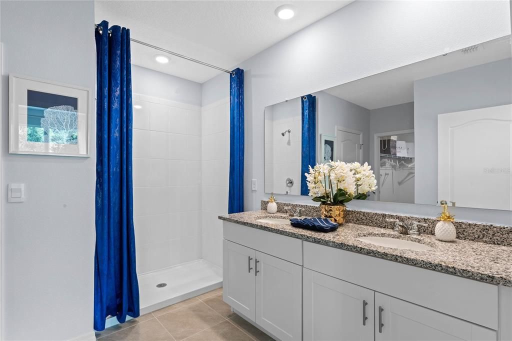 Activo con contrato: $379,990 (4 camas, 2 baños, 1828 Pies cuadrados)