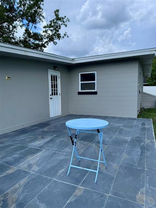 待售: $267,000 (2 贝兹, 1 浴室, 1099 平方英尺)