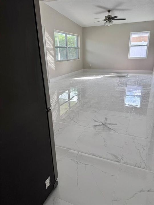 待售: $267,000 (2 贝兹, 1 浴室, 1099 平方英尺)