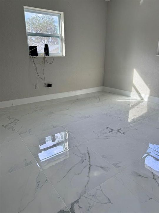 待售: $267,000 (2 贝兹, 1 浴室, 1099 平方英尺)