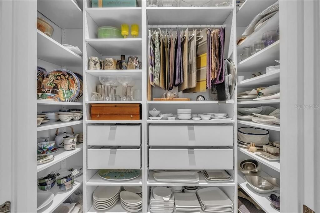 For Sale: $884,900 (3 beds, 2 baths, 2886 Square Feet)