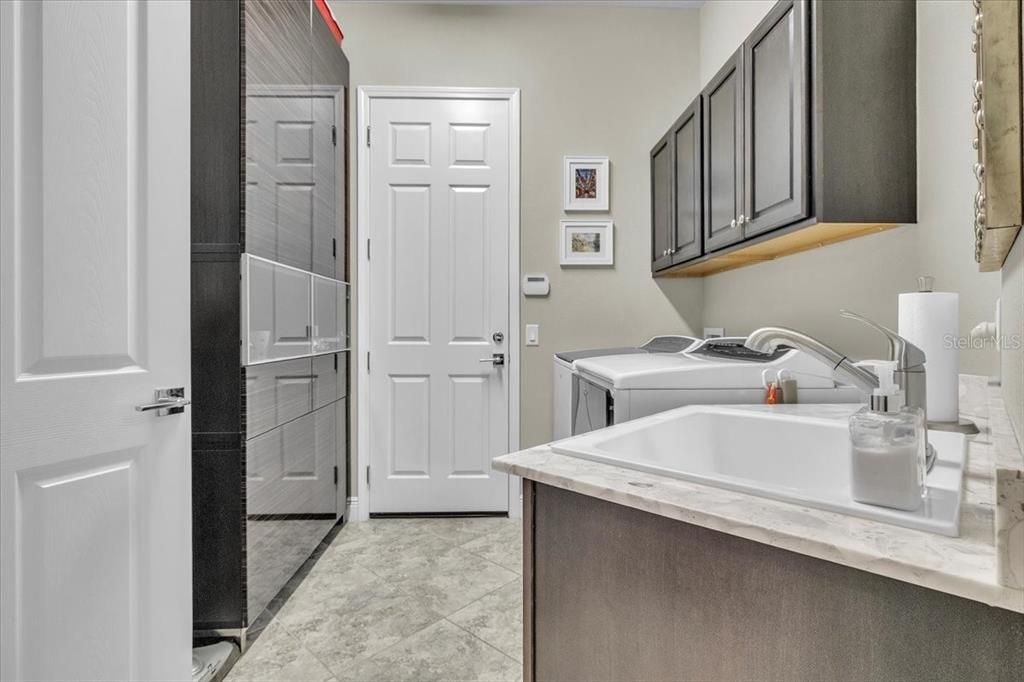 For Sale: $884,900 (3 beds, 2 baths, 2886 Square Feet)