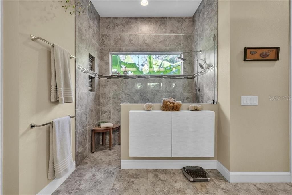 For Sale: $884,900 (3 beds, 2 baths, 2886 Square Feet)